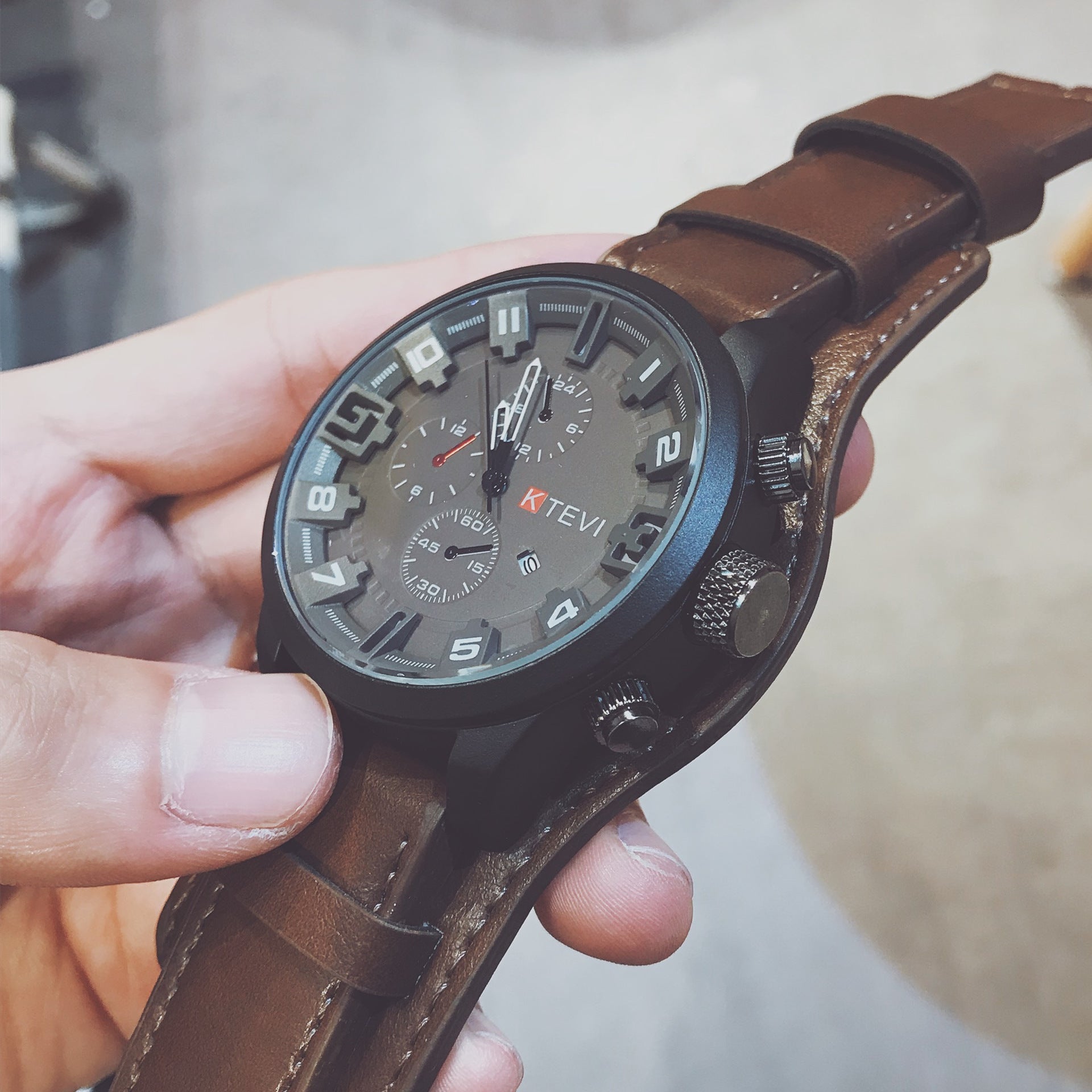 Reloj deportivo coreano de moda para hombre con esfera grande y llamativa para estudiantes.