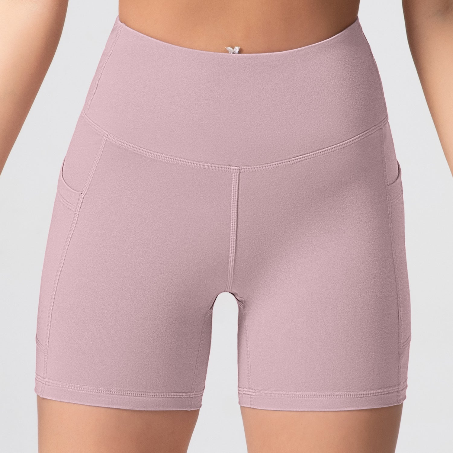 Pantalones cortos de cintura alta, elegantes y sexys para mujer que crean un look estilizado.