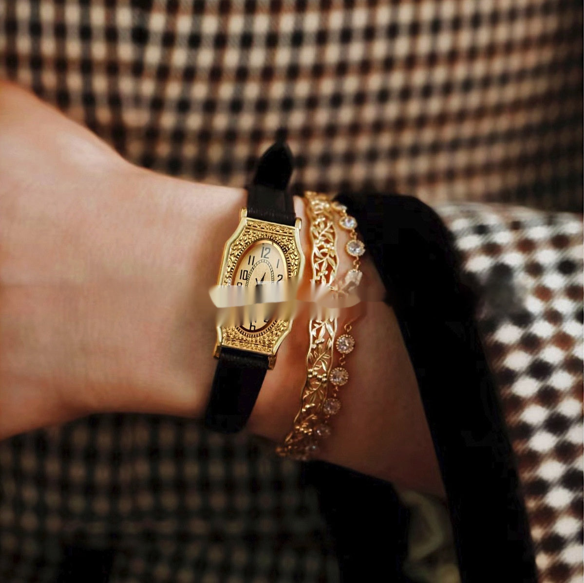 Reloj vintage de lujo tallado para mujer