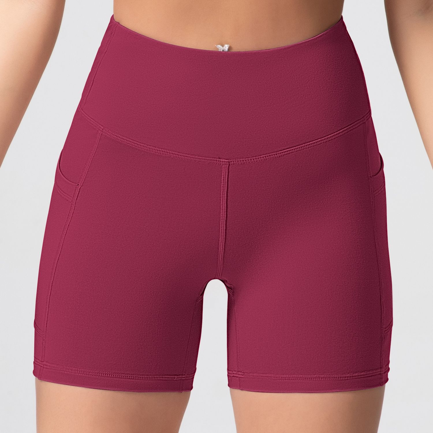 Pantalones cortos de cintura alta, elegantes y sexys para mujer que crean un look estilizado.