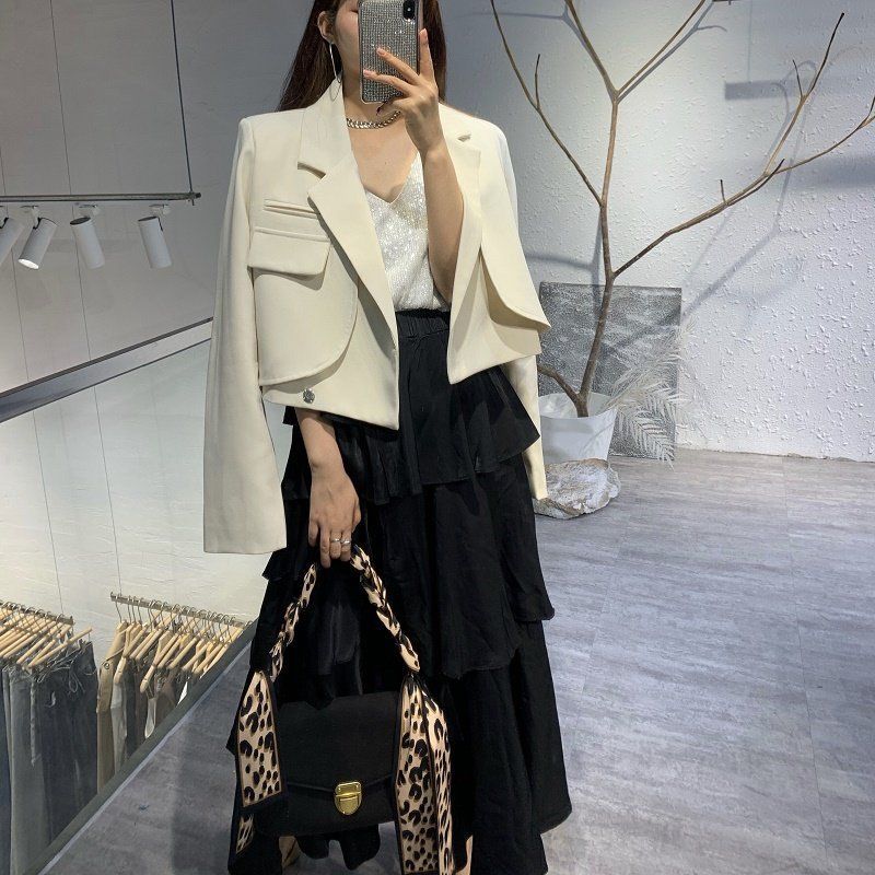 Blazer corto elegante y versátil para mujer