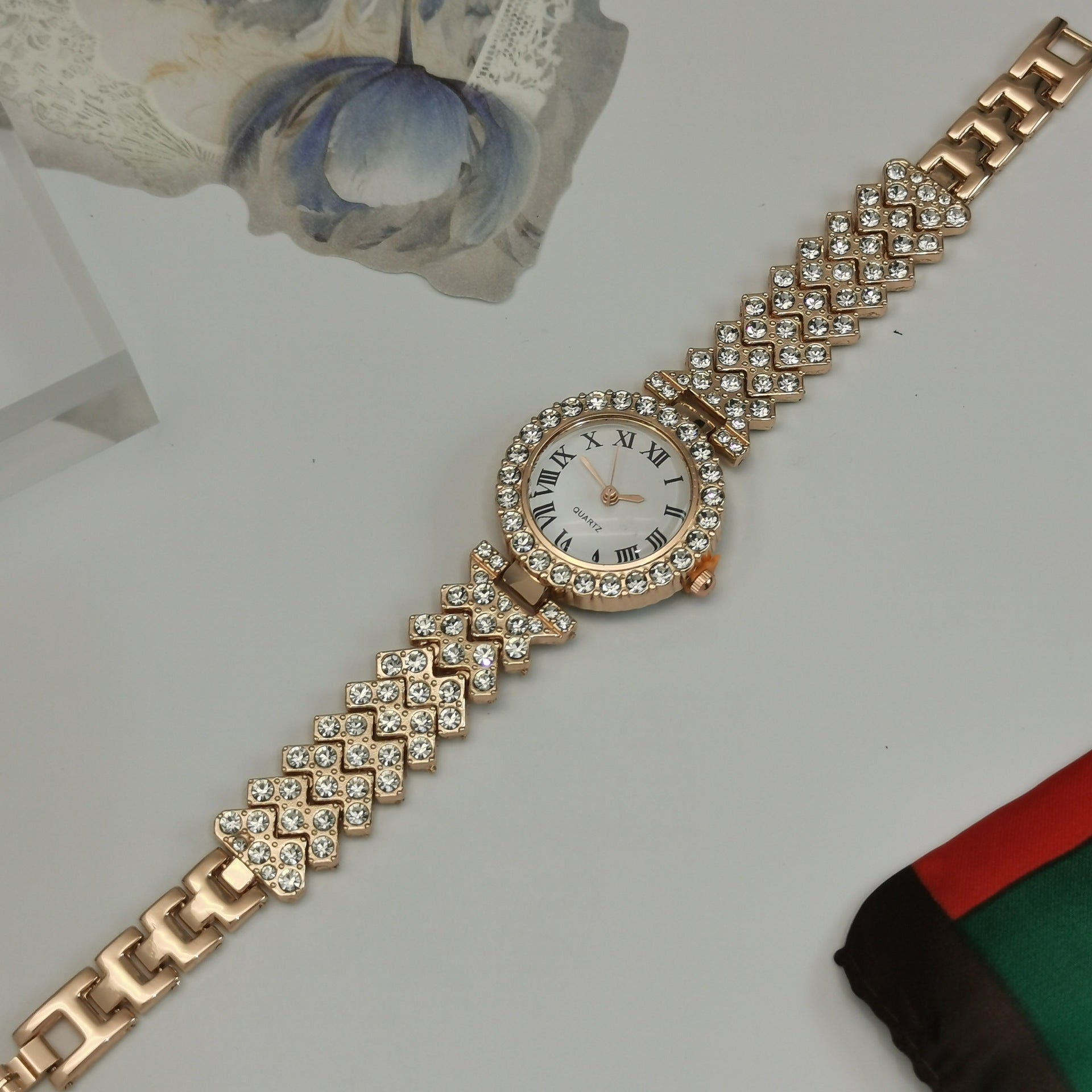 Reloj de pulsera de cuarzo con diseño de cielo estrellado y diamantes para mujer, versátil y de negocios.