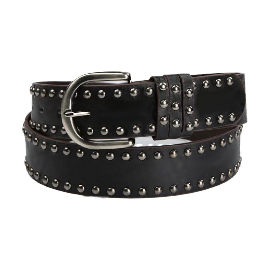 Cinturón de piel suave para mujer con hebilla y remaches decorativos.