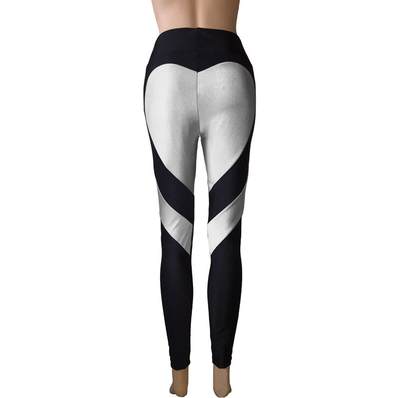 Leggings de patchwork con estampado de corazones que realzan los glúteos y ofrecen una excelente elasticidad.