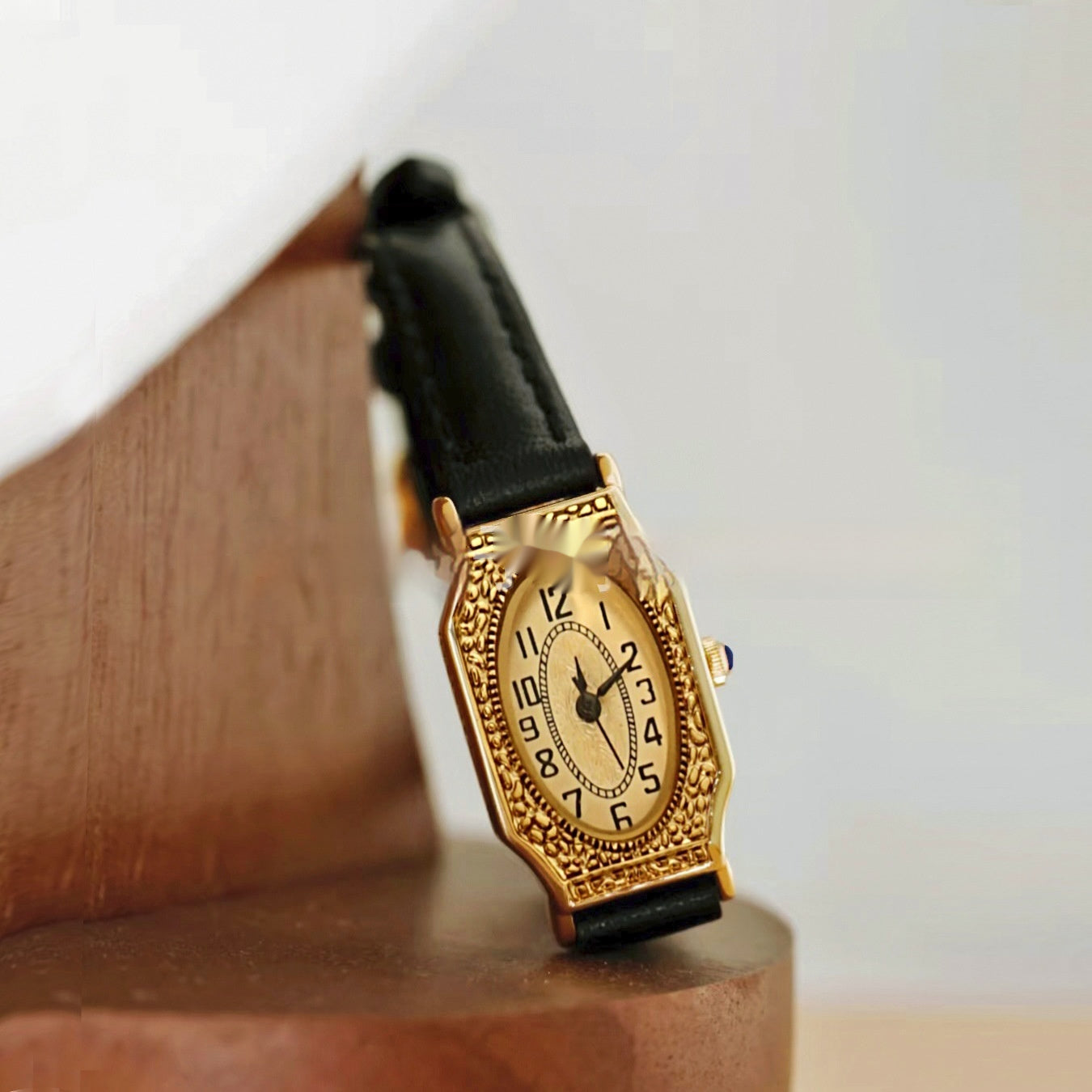 Reloj vintage de lujo tallado para mujer