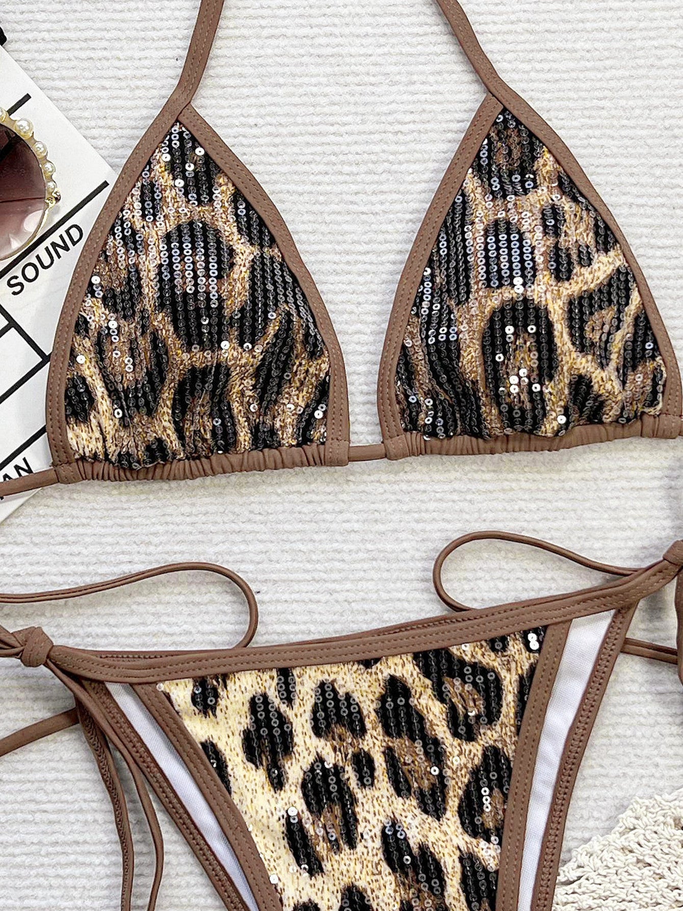 Conjunto de ropa interior y sujetador de tiro bajo con lentejuelas y estampado de leopardo