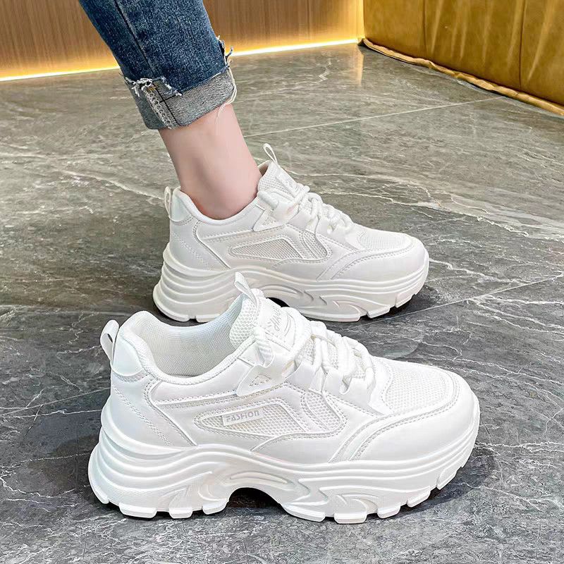 Zapatillas deportivas informales de malla transpirables y con suela gruesa que combinan con todo.