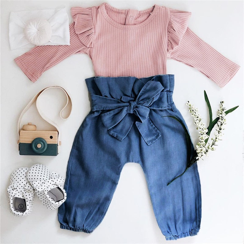 Traje de una pieza con bolsa de bebé y cadera