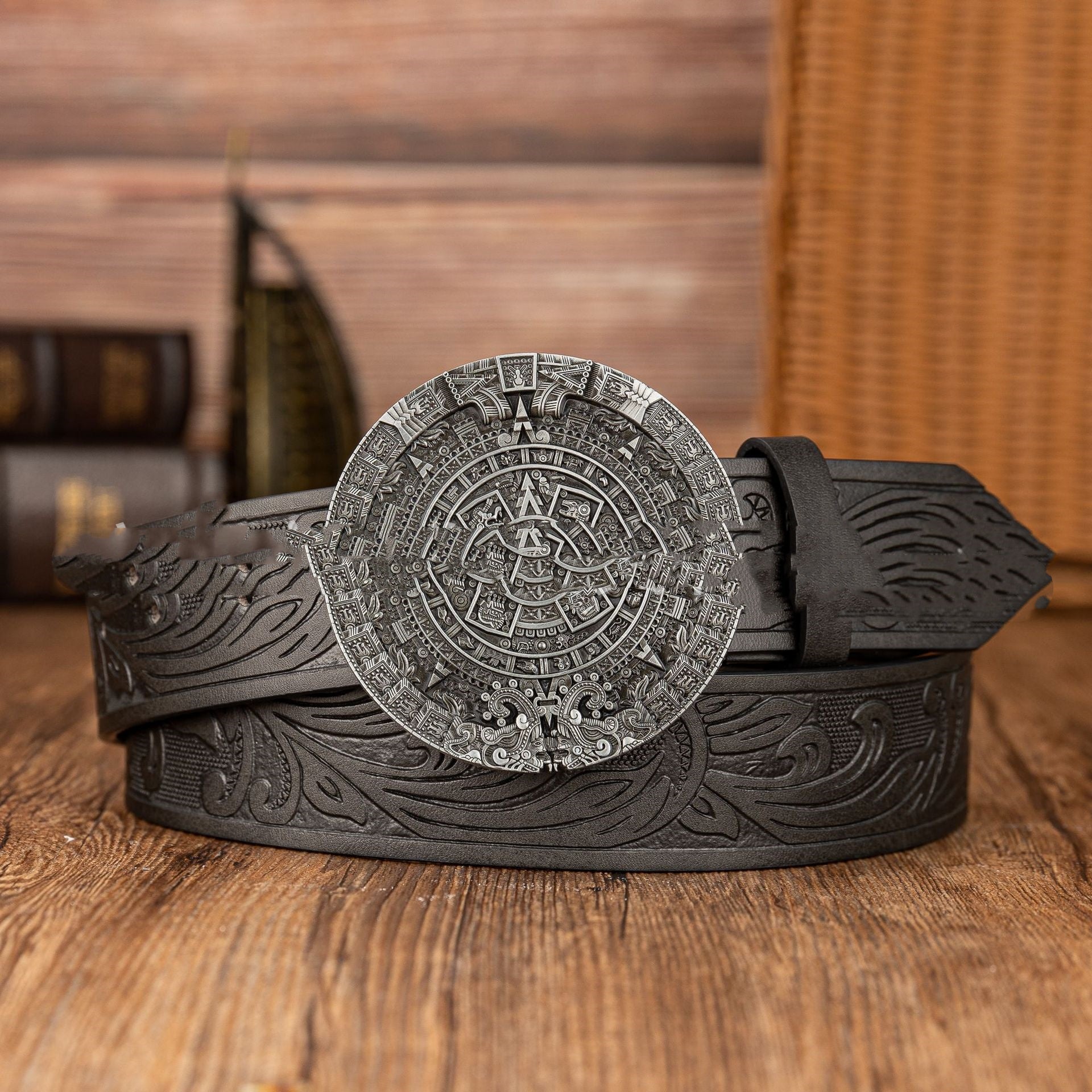 Cinturón de cuero PU retro con hebilla de piedra y calendario solar azteca