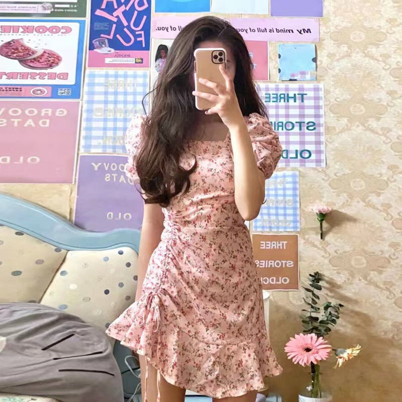 Minivestido dulce y elegante que favorece la figura