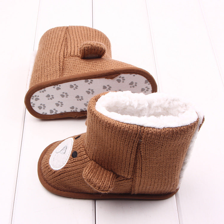 Zapatos de bebé y zapatos para niños pequeños