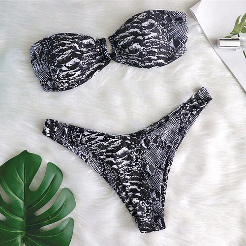 Bikini de tiro bajo, traje de baño estampado.
