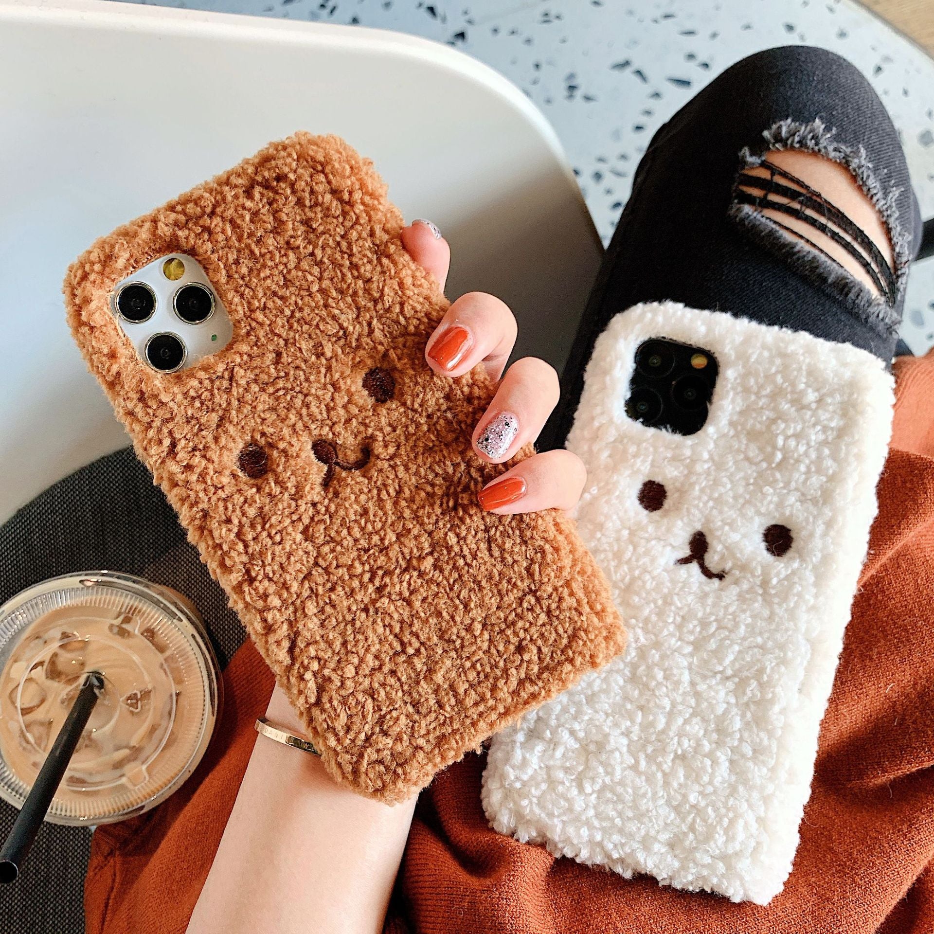 Funda para teléfono con bordado de oso de peluche de dibujos animados