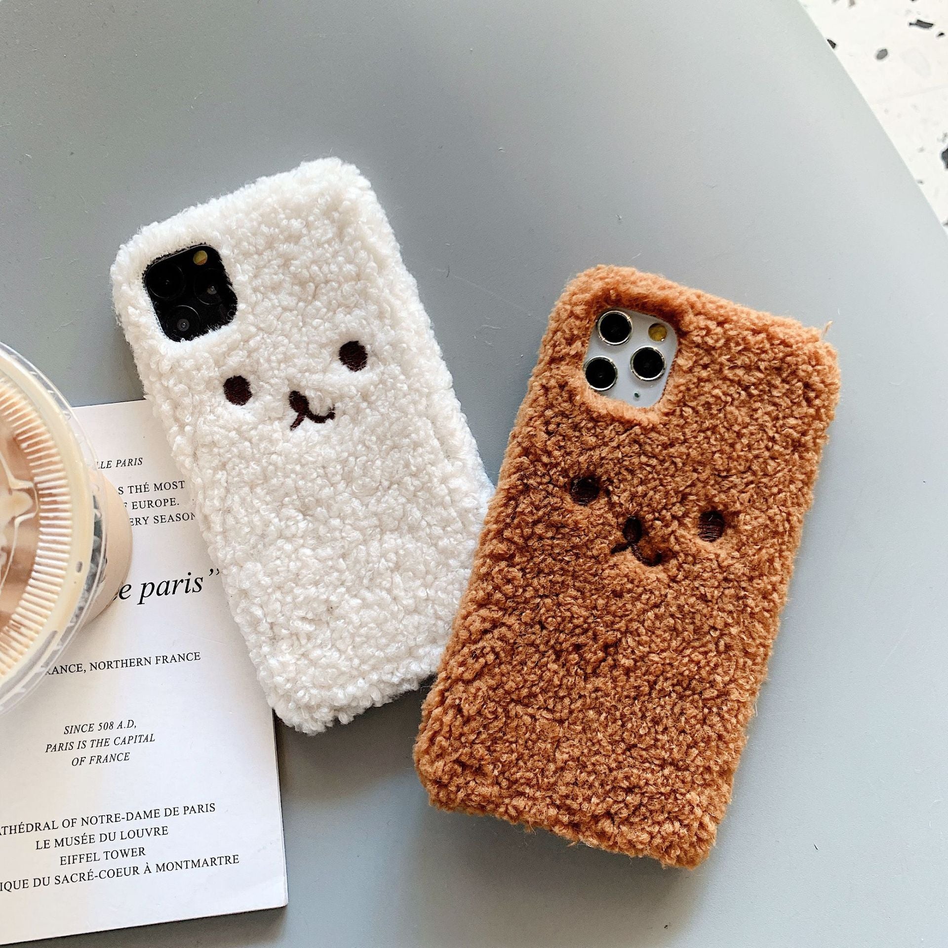 Funda para teléfono con bordado de oso de peluche de dibujos animados