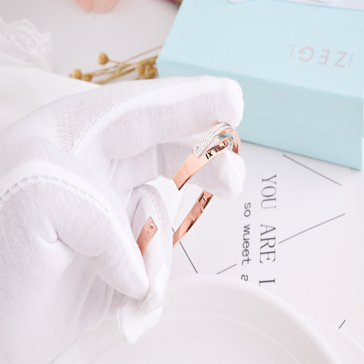 Pulsera de diamantes con palabra romana de estilo moderno para mujer
