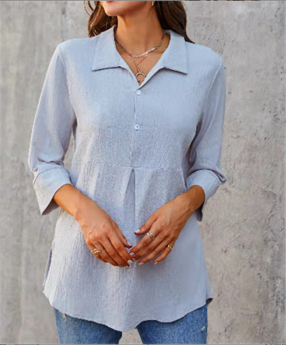 Camisa de mujer de color liso con cuello de solapa, abertura y peplum, manga tres cuartos