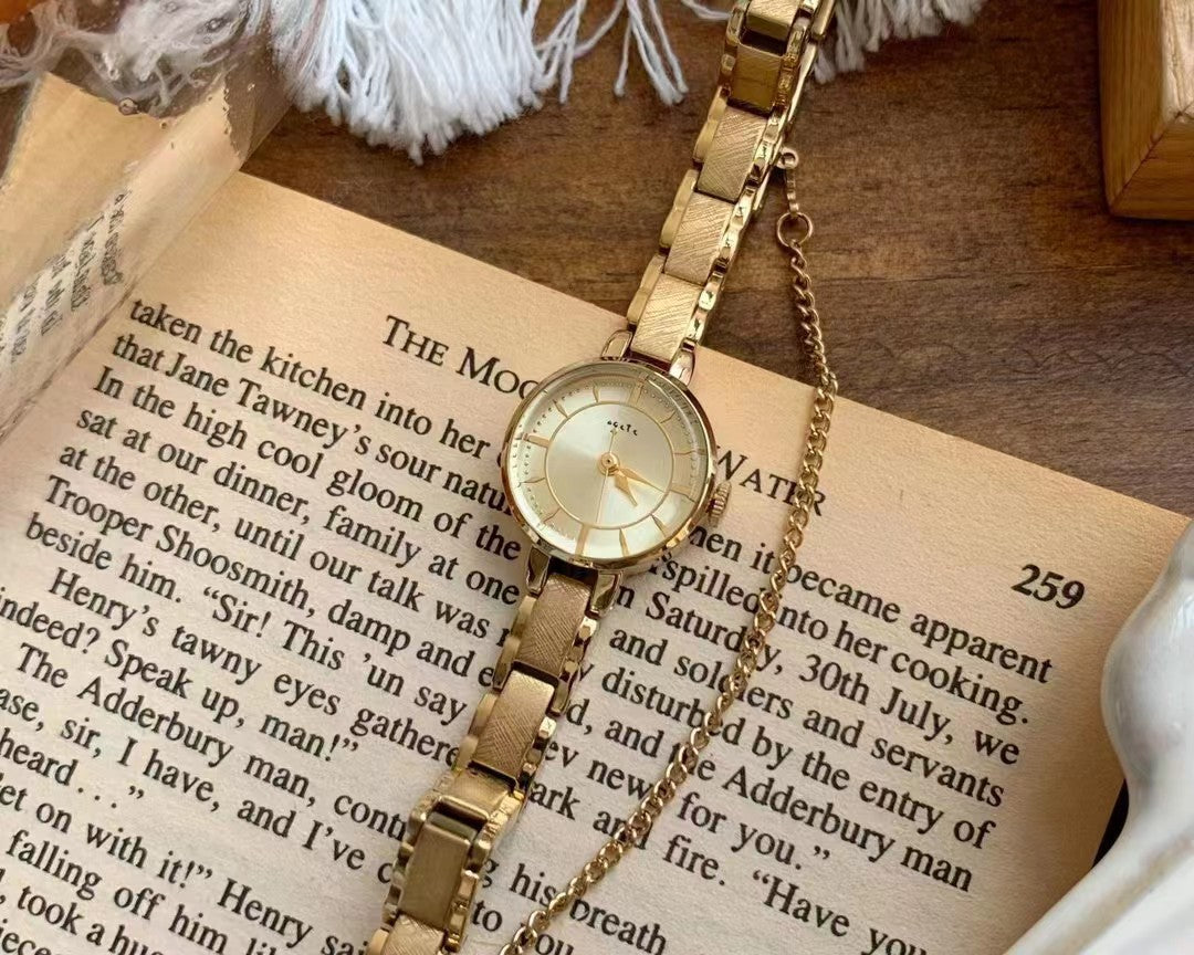 Reloj cuadrado vintage para mujer: un delicado diseño mini cuadrado con motivo de gavilla de trigo.