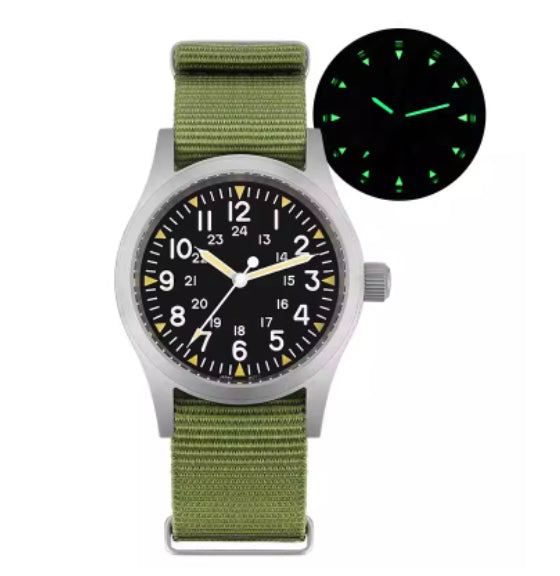 Reloj militar retro con segundero de cuarzo