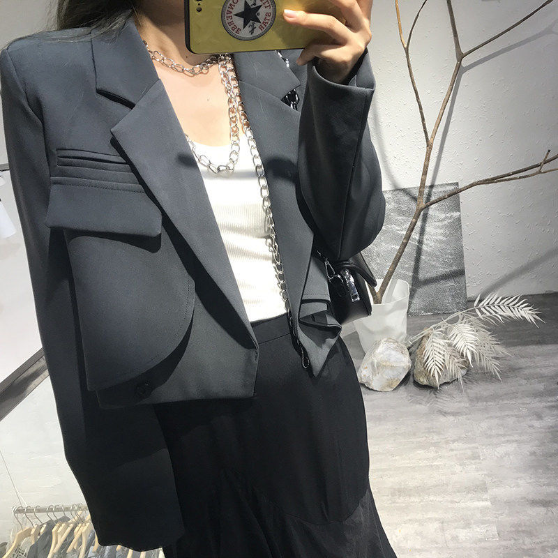 Blazer corto elegante y versátil para mujer