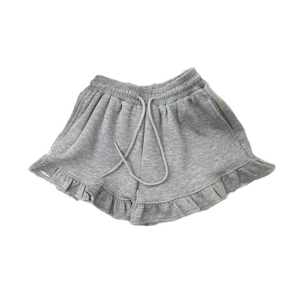 Shorts deportivos casuales de diseño con volantes y bordes desenfadados, de estilo nicho.