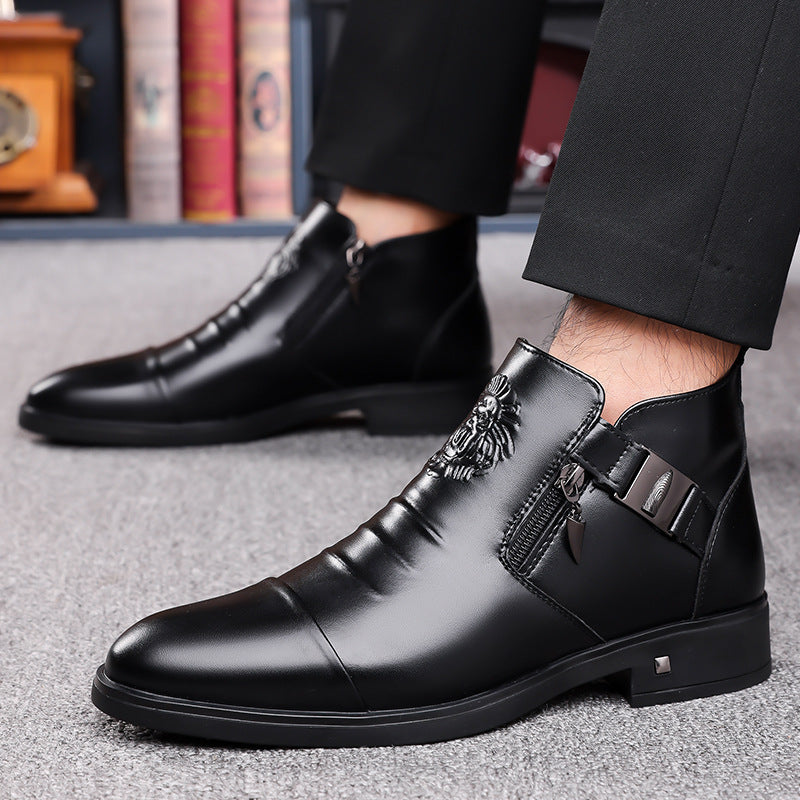 Botines retro de corte ancho y moderno con cadenas laterales