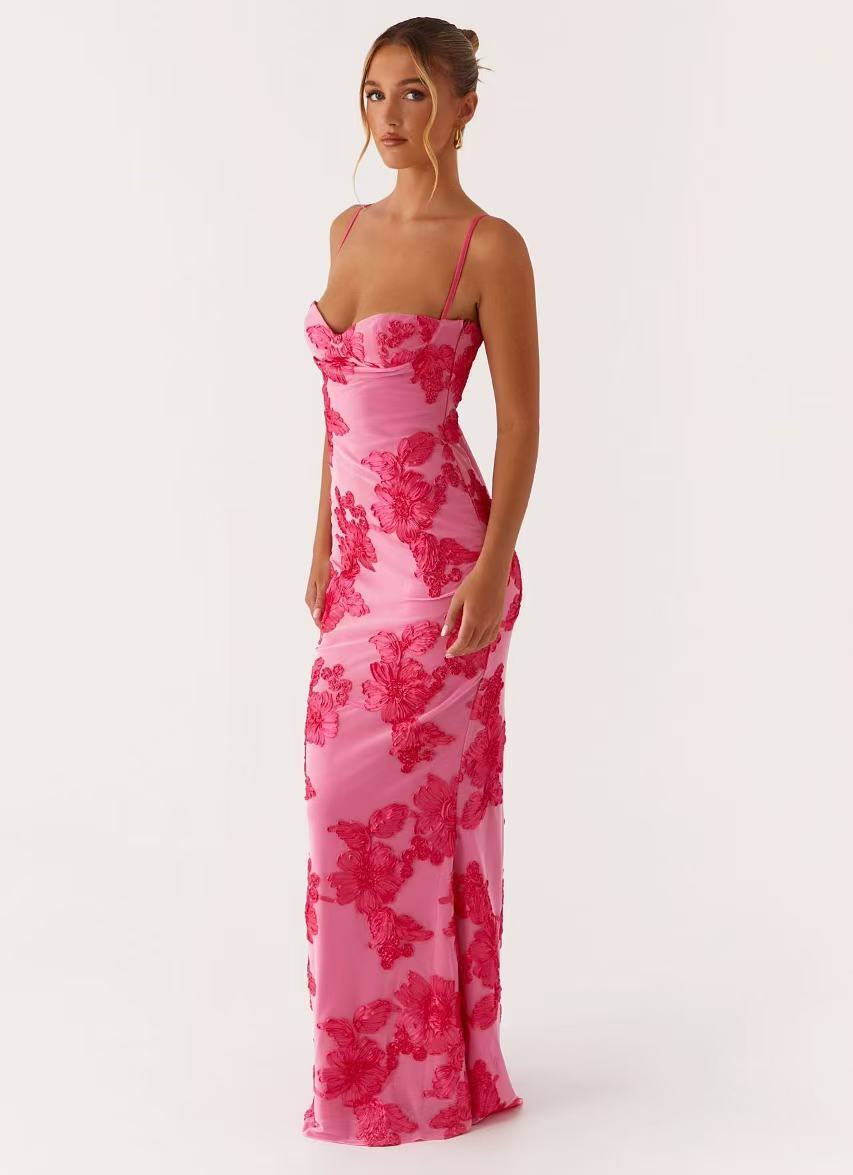 Elegante vestido de resort sin mangas con bordado de línea recta