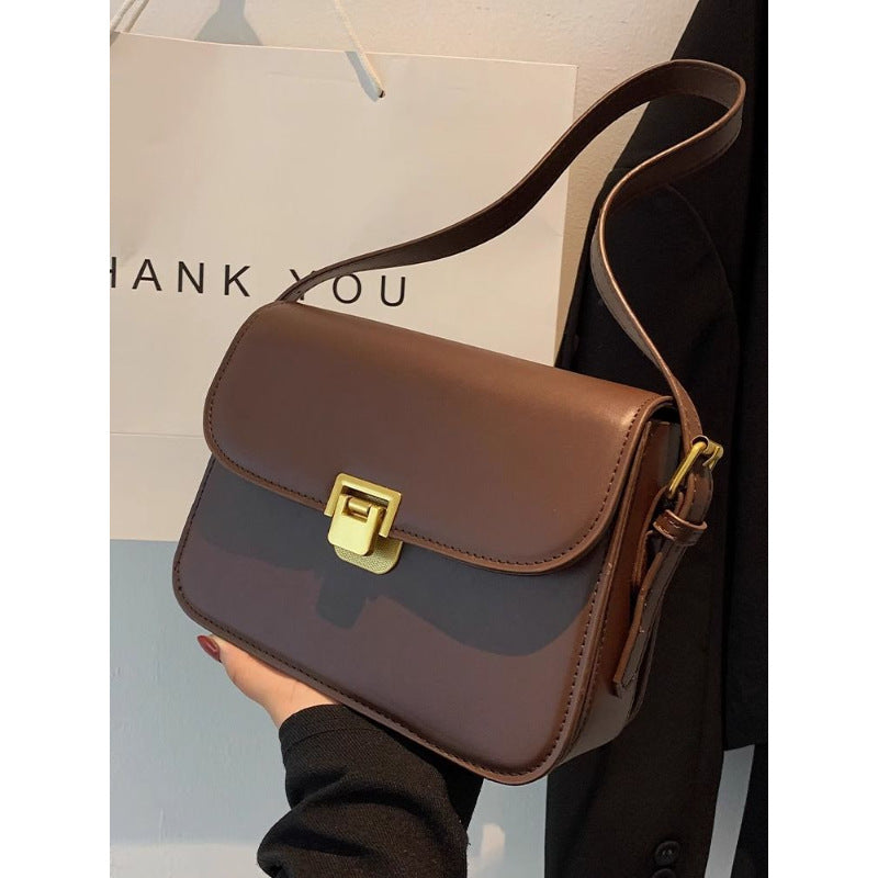 Bolso bandolera cuadrado de moda que combina con todo