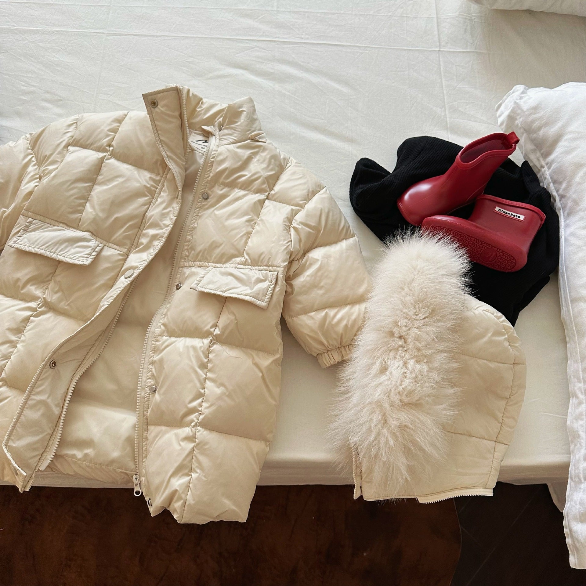 Chaqueta de plumón con cuello de piel de color liso para bebé, sección larga