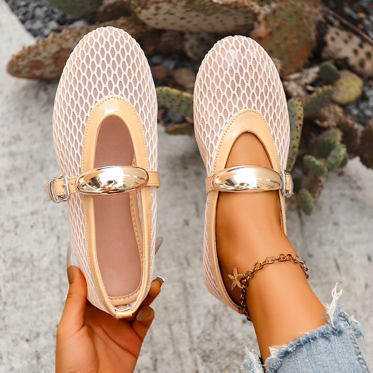 Round-toe Fishnet Hollow-out Ballet Flats Fashionable And Flat