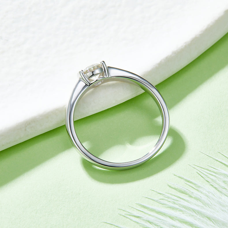 A 0.5-carat Luxury And Fashionable Light Luxury Jewelry Silver Ring Set With Top-quality Moissanite, S925 Silver Plated With Platinum