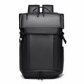 Mochila de negocios para hombre, ideal para uso diario y uso informal con portátil.