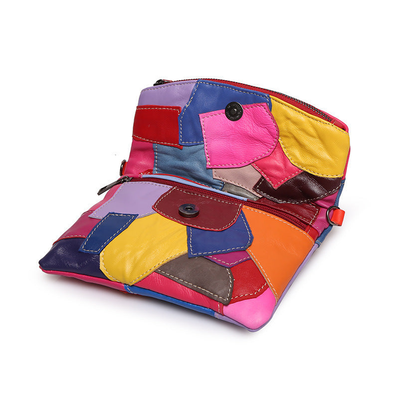 Bolso bandolera con cadena y diseño de patchwork en bloques de color