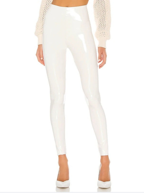 Los leggings elásticos son adecuados para usar como ropa exterior.
