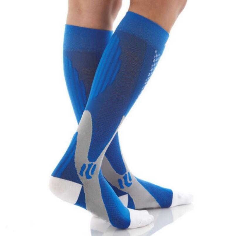 Calcetines de compresión para hombre y mujer. El mejor ajuste deportivo graduado para correr, viajar, volar, aumentar la resistencia, la circulación y la recuperación.