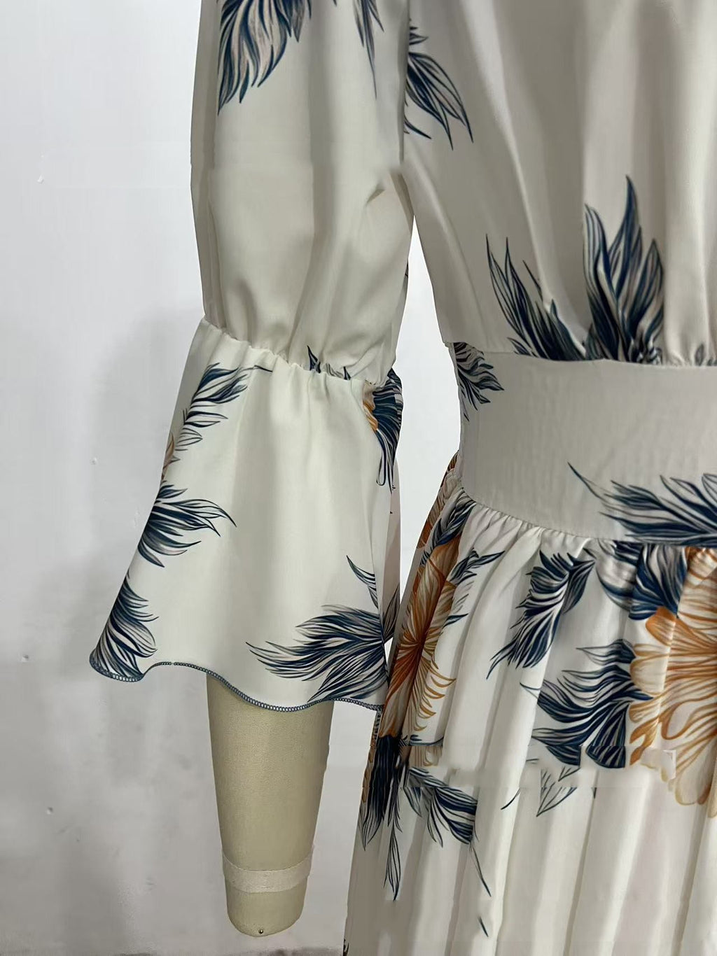 Vestido estampado con dobladillo acampanado para mujer