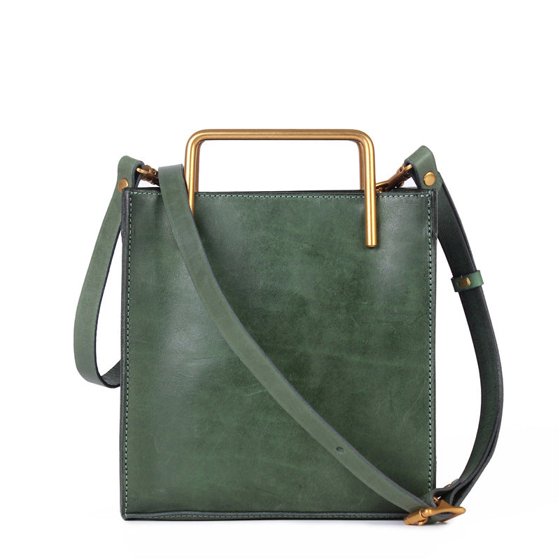 Bolso cuadrado pequeño vintage para mujer, elaborado en piel de curtido vegetal de plena flor.
