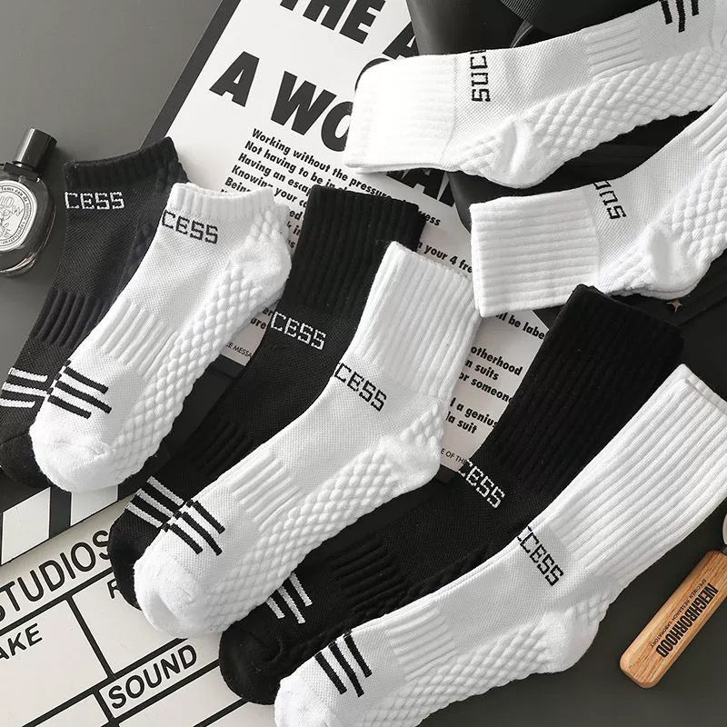 Calcetines deportivos con suela tipo toalla para una mayor absorción del sudor y transpirabilidad.