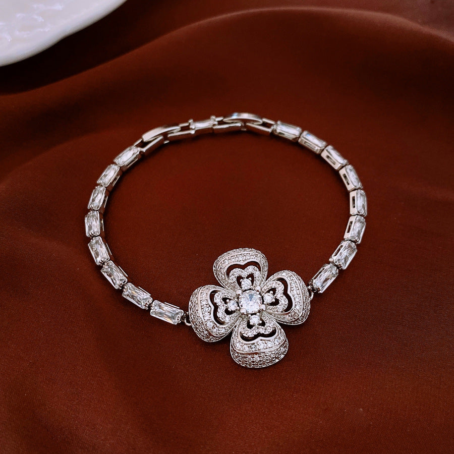 Four-petal Flower Clavicle Chain Fashion Special-interest Jewelry Suit Women