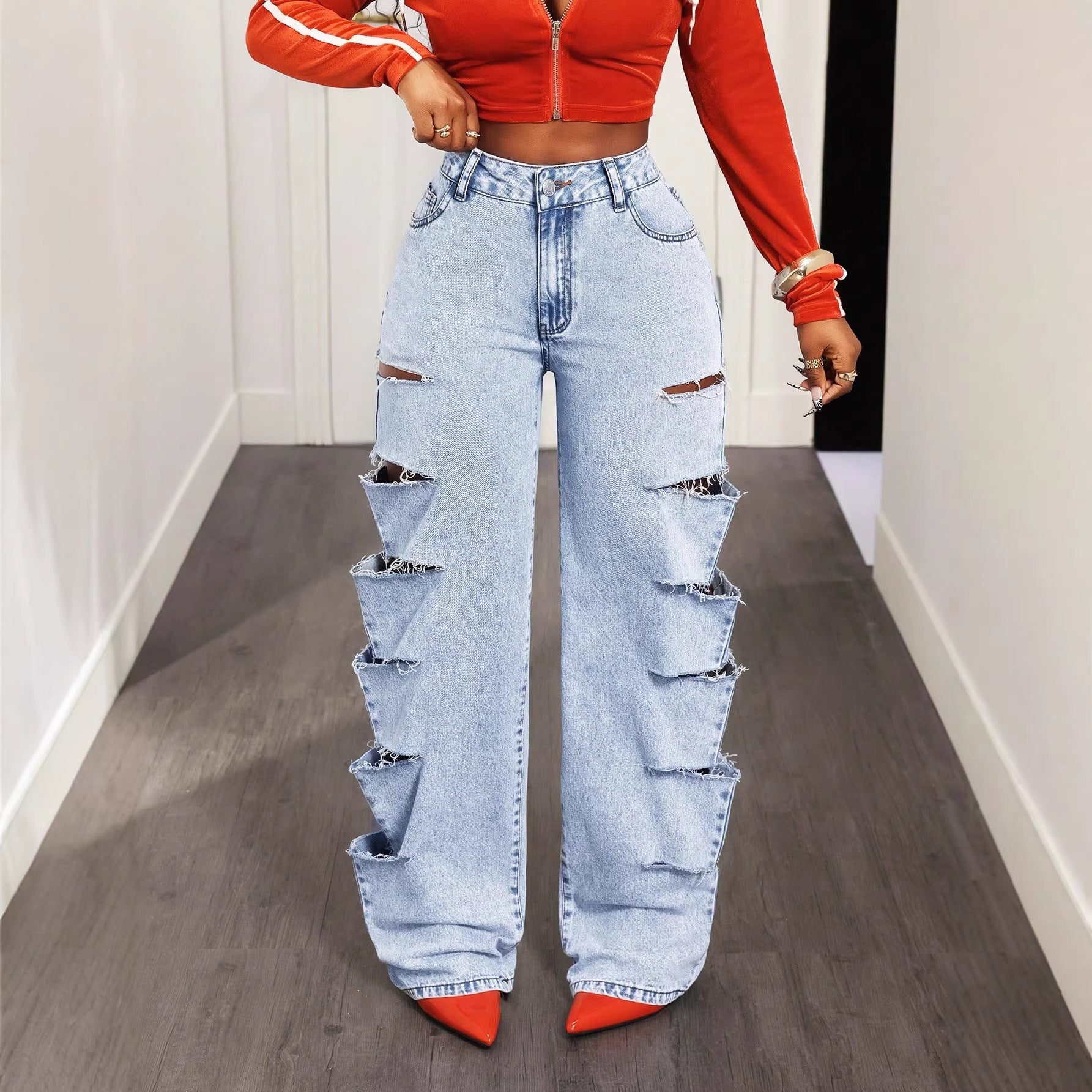 Fashionable Womens Casual Jeans Feature A Relaxed Fit