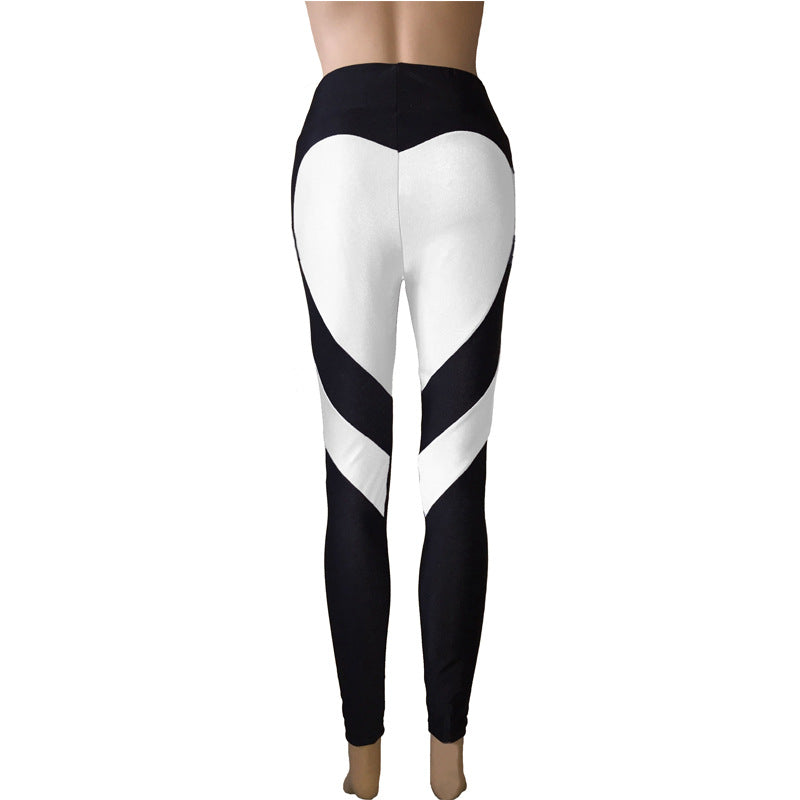Leggings de patchwork con estampado de corazones que realzan los glúteos y ofrecen una excelente elasticidad.