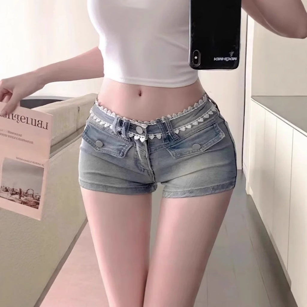 Shorts vaqueros ajustados con ribete de encaje francés