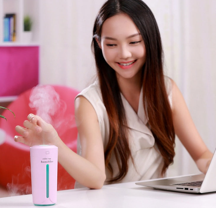 Mini humidificador de aire USB ultrasónico para coche, difusor de aroma eléctrico de aceites esenciales, taza con luces LED de 7 colores.