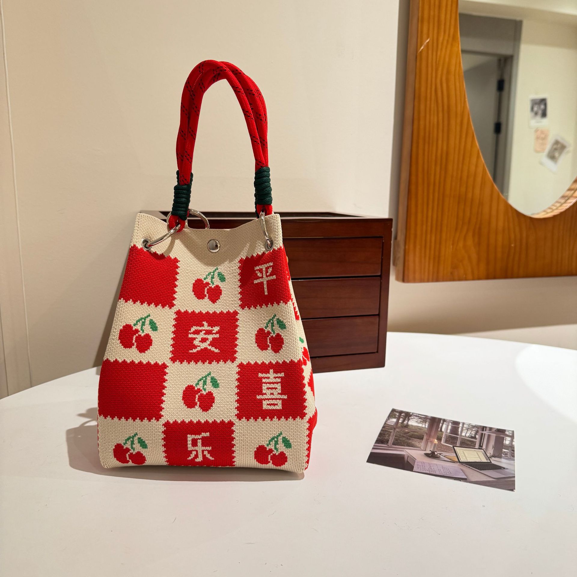 Bolso tote de punto rojo para mujer con cierre magnético y gran capacidad.