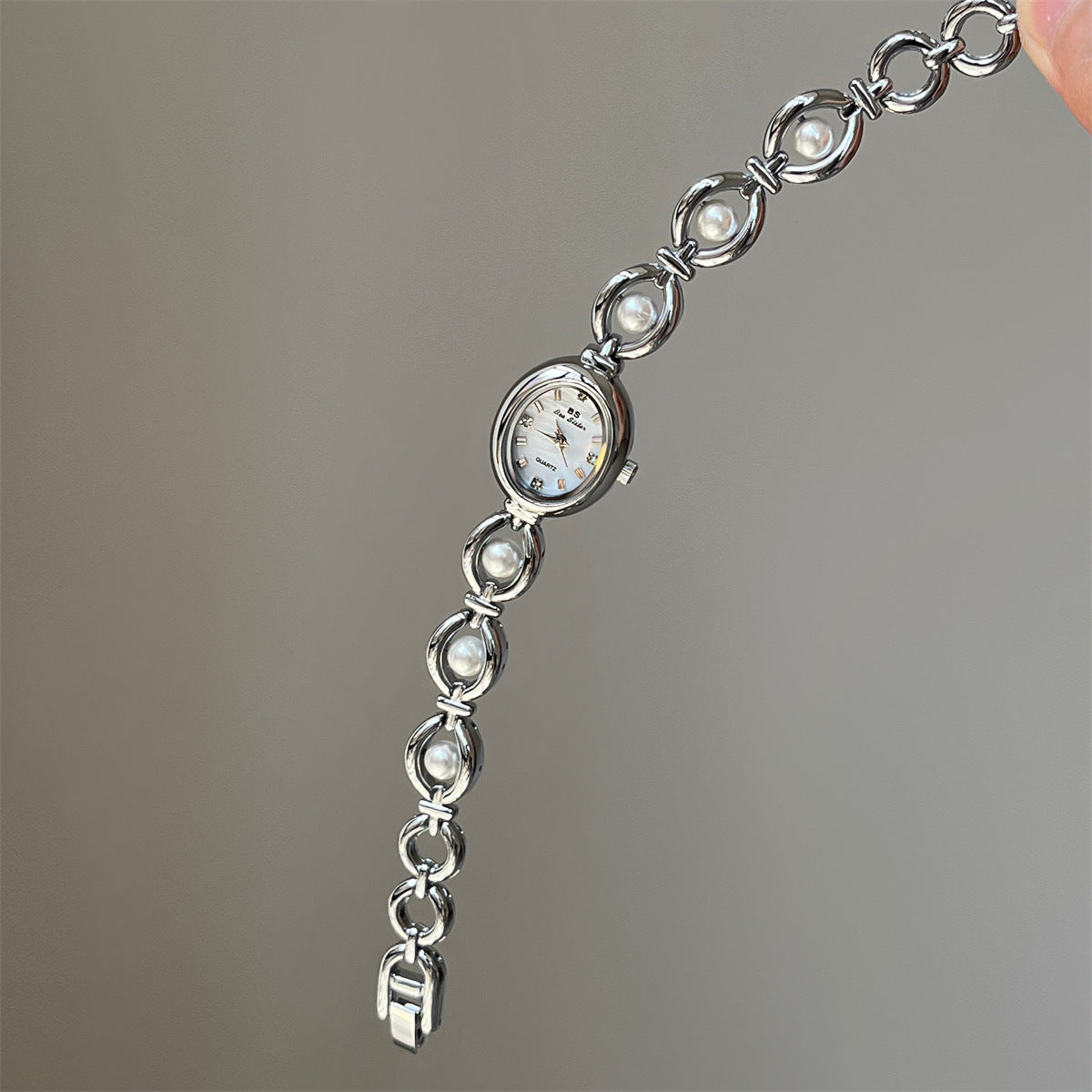 Pulsera de perlas de ámbar con un diseño de cadena que evoca lujo, ligereza y exquisitez.