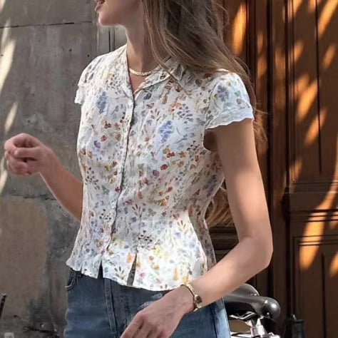 Camisa de mujer con cuello en V, encaje y patchwork con estampado floral
