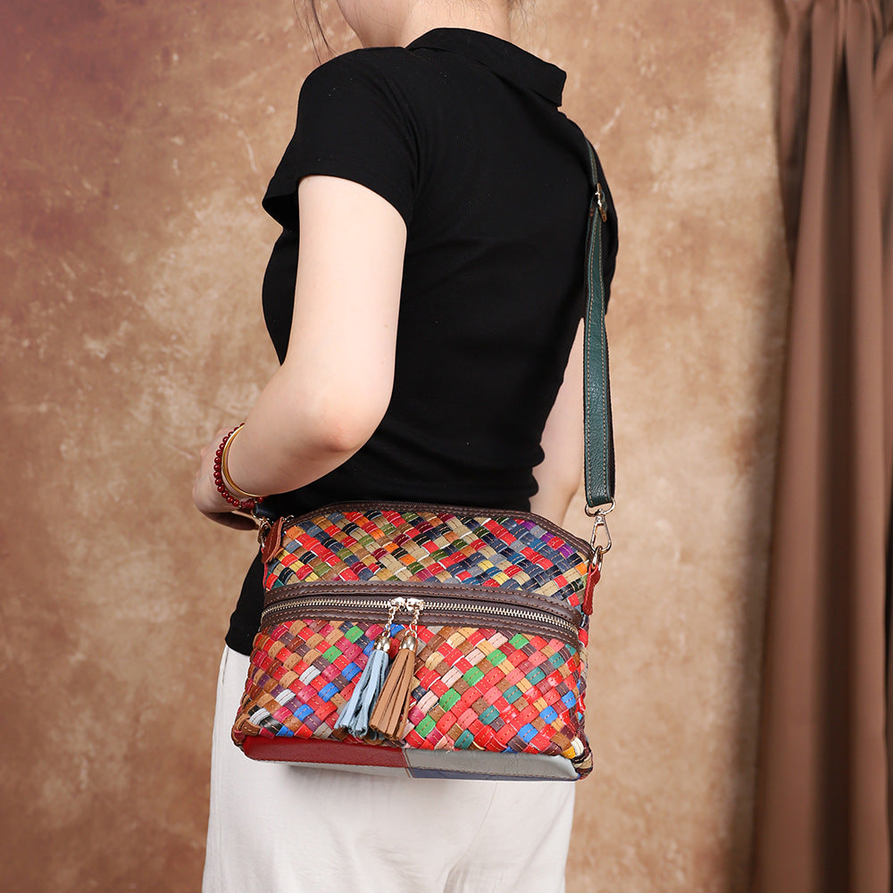 Bolso de hombro para mujer de piel de primera capa de color con diseño tejido