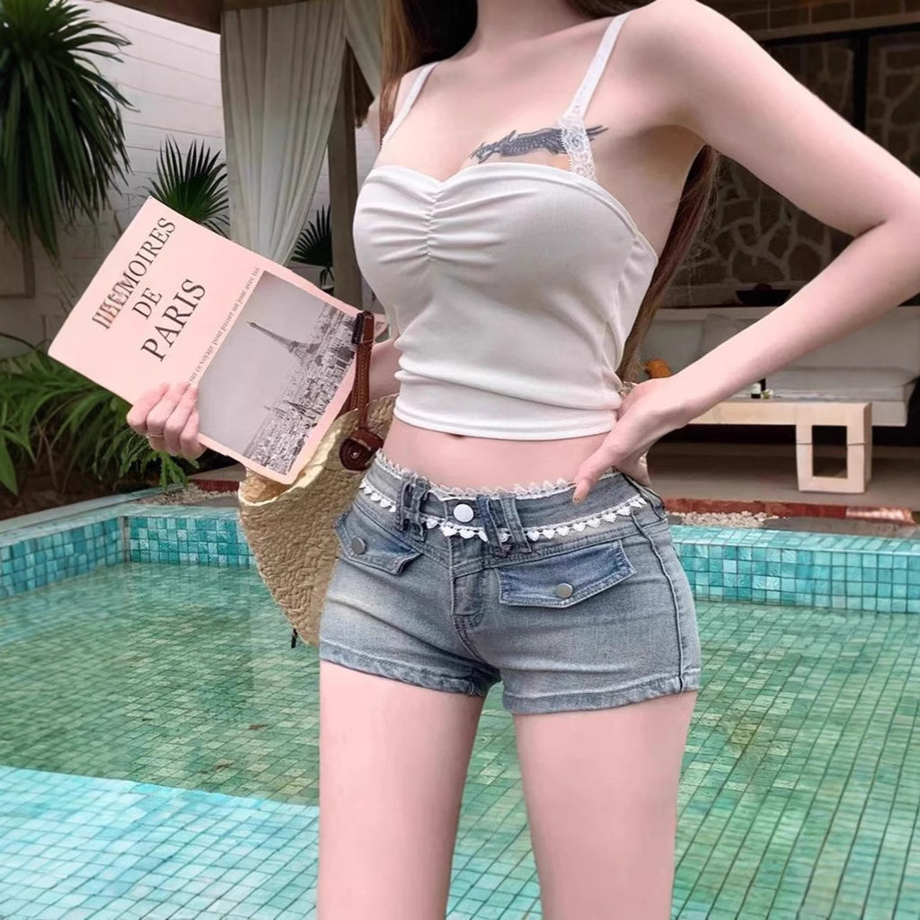 Shorts vaqueros ajustados con ribete de encaje francés