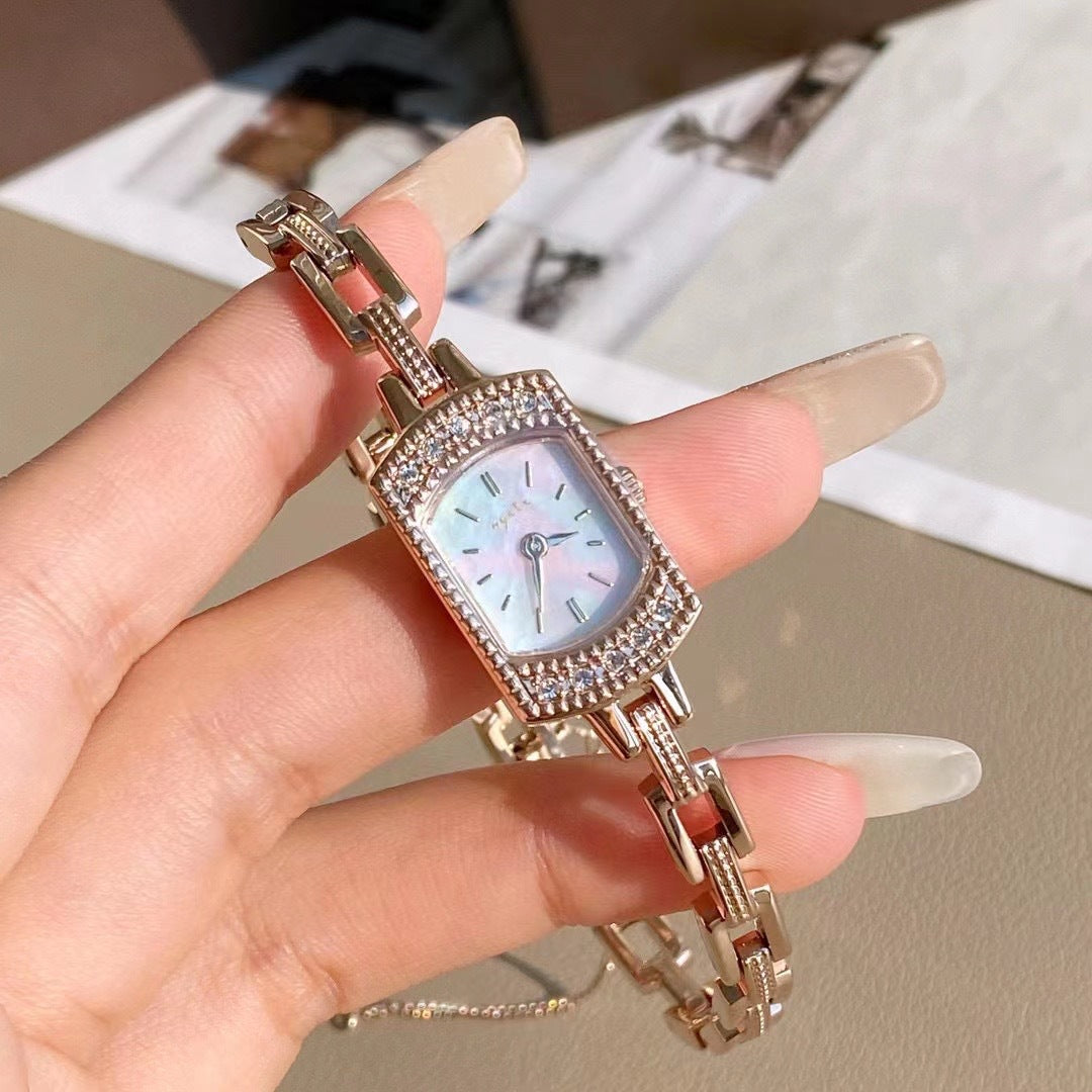Reloj cuadrado vintage para mujer: un delicado diseño mini cuadrado con motivo de gavilla de trigo.