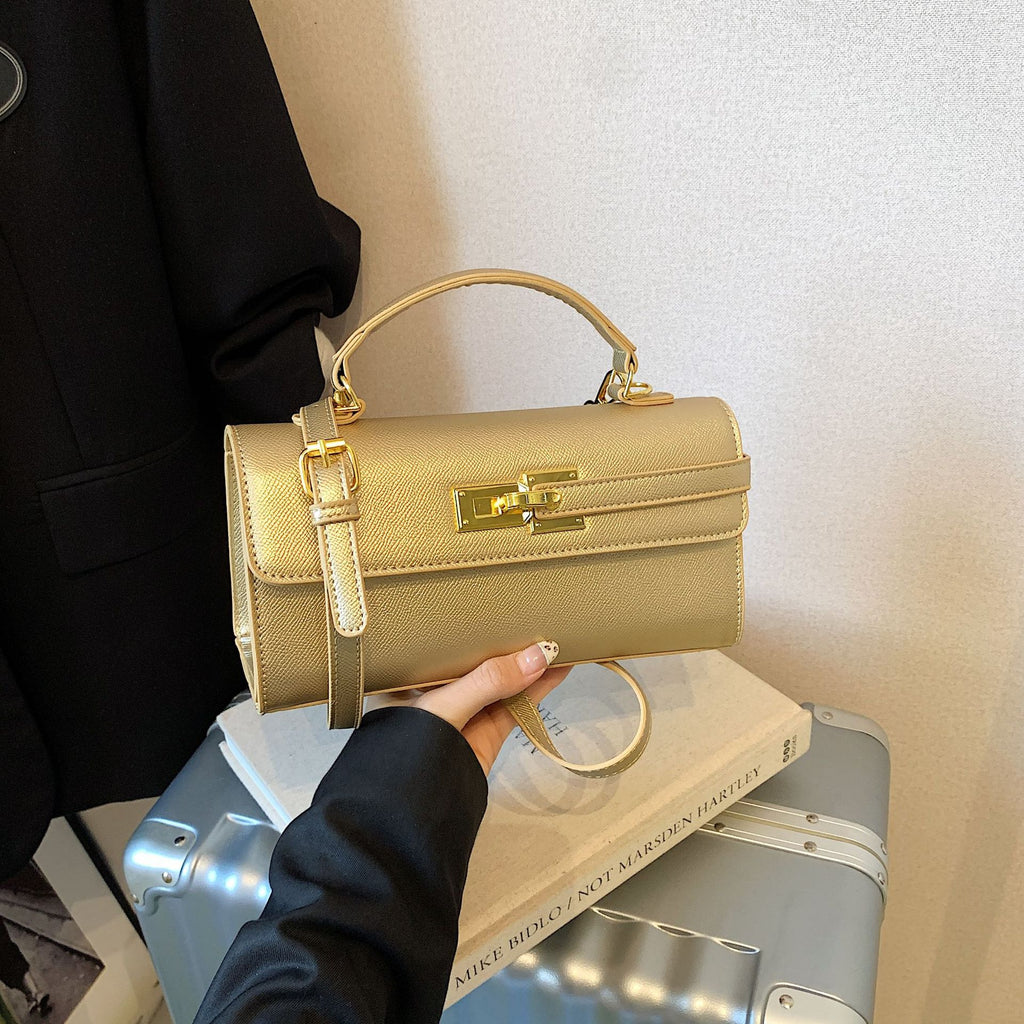 Nuevo y elegante bolso cuadrado pequeño con un elegante cierre de candado.