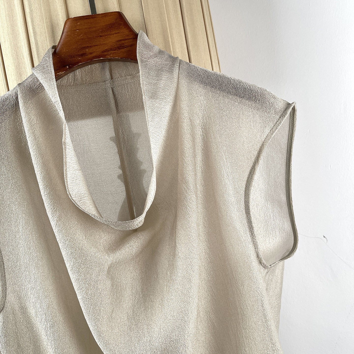 Micro-see-through Sleeveless Blouse Womens Loose-fit Boat-neck Top